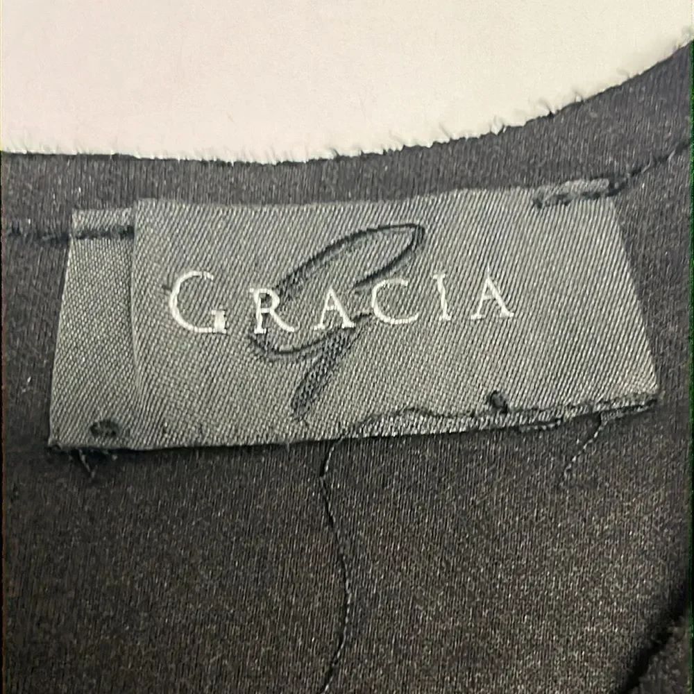Gracia Black Sleeveless Back Zip Up Western Shell with Bottom Hem Fringe - Picture 11 of 11